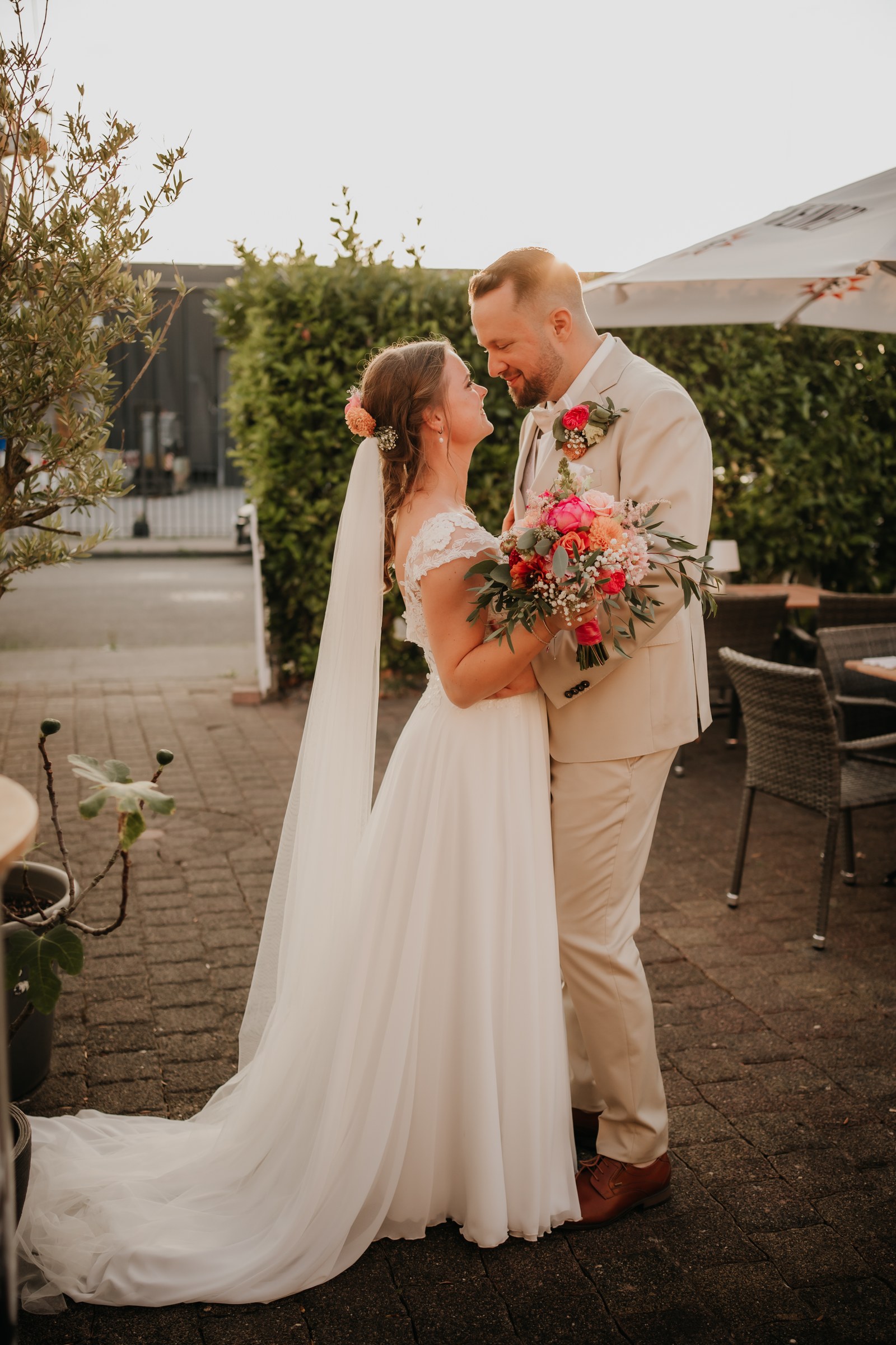 Tortenanschnitt im Festsaal – Hochzeit Trüffelschwein Hilden