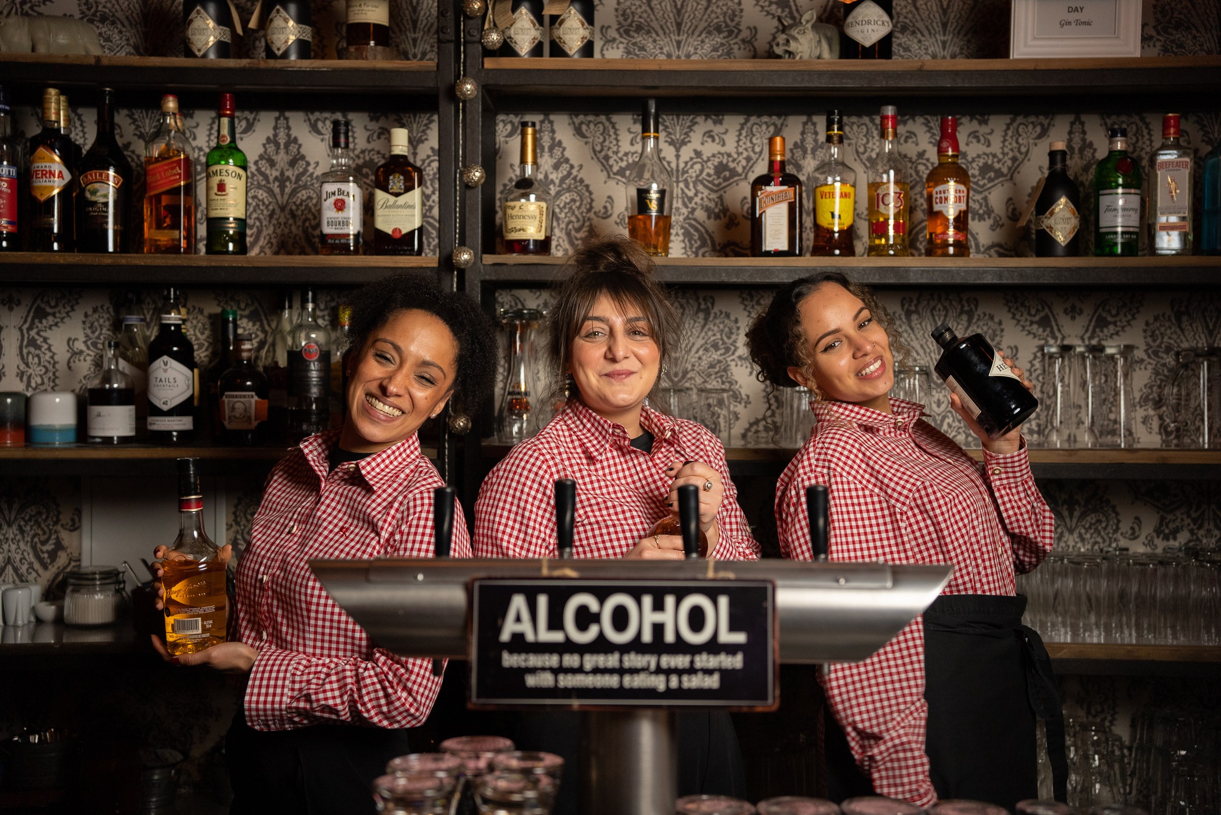 Trüffelschwein Service-Team hinter der Bar
