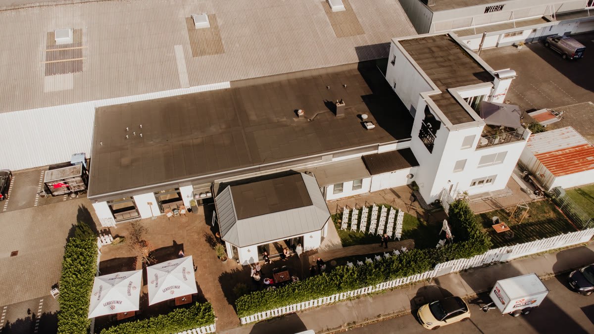 Eventlocation Hilden von oben – Trüffelschwein Außenbereich mit Terrasse